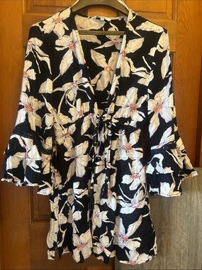 Floral Tie-Front V-Neck Women’s Top in Black and White